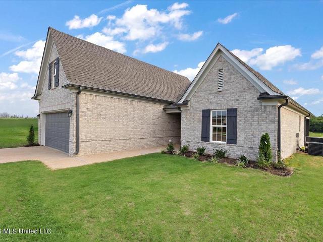 House for sale in Nesbit, Mississippi