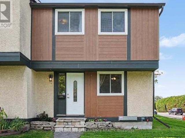 Townhouse for sale in Pineview, Ottawa