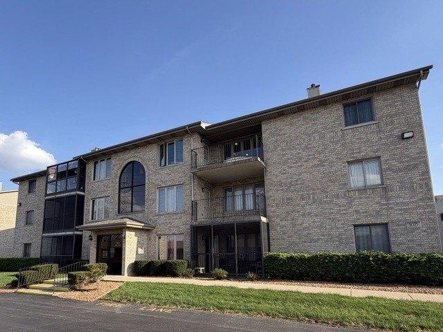 Condo for sale in Crestwood, Illinois
