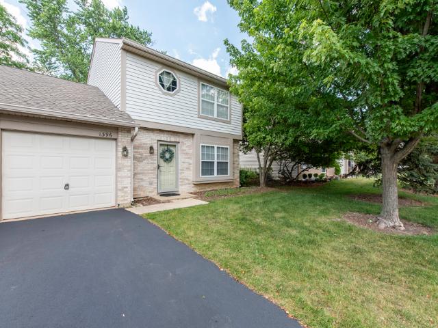 Townhouse for sale in Round Lake