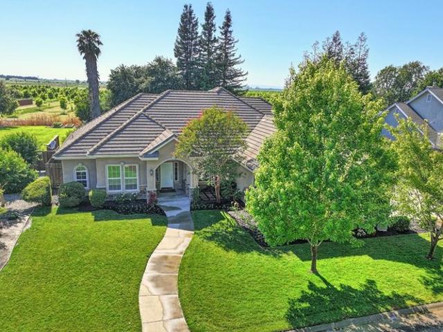House for sale in Walnut Grove, California