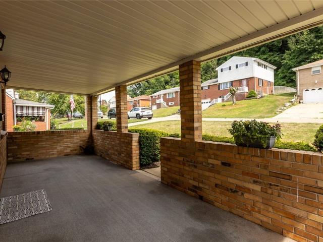 House for sale in Bridgeville, Pennsylvania