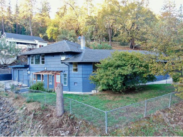 House for sale in Roseburg, Douglas County