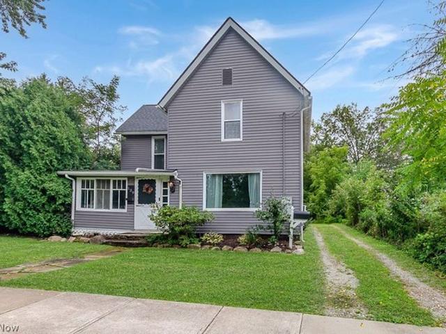 House for sale in Meadowland Town Center, Chardon