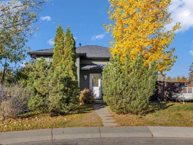 House for sale in Falconridge, Calgary