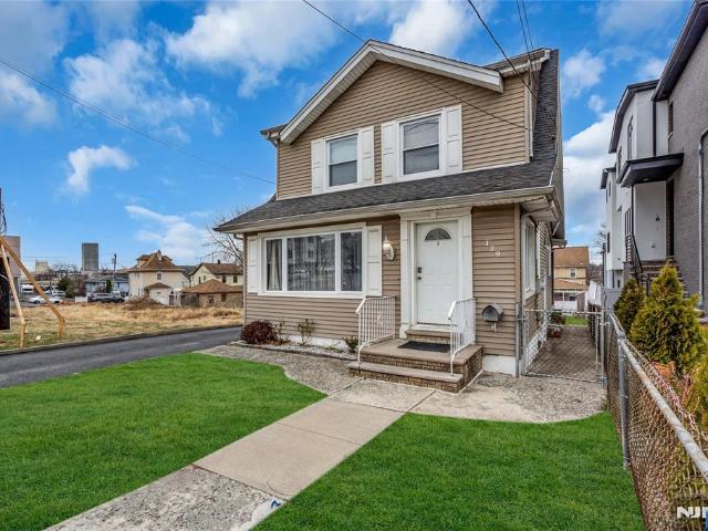 House for sale in Palisades Park