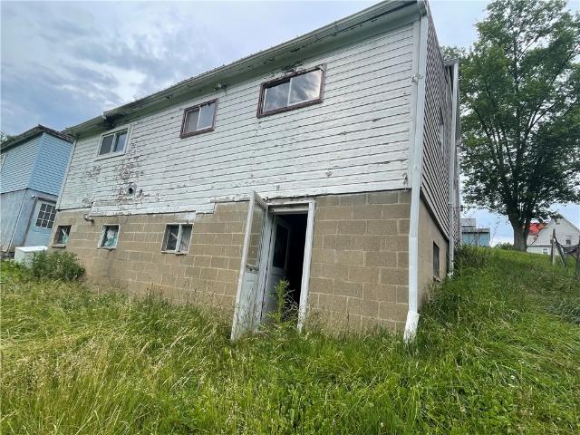 House for sale in Claysville, Pennsylvania