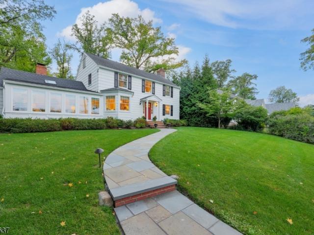 House for sale in Mountainside, New Jersey