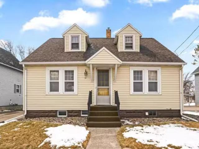House for sale in Appleton