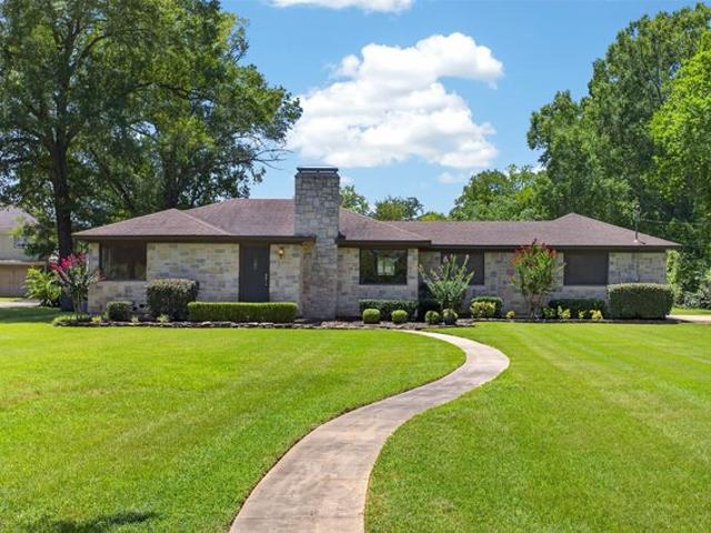 House for sale in Crockett, Texas