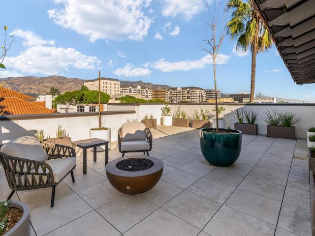 Condo for sale in Pasadena, California