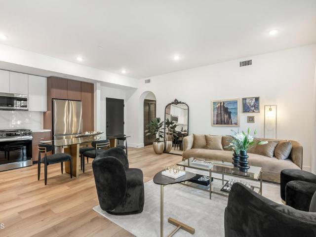 Condo for sale in Pasadena, California