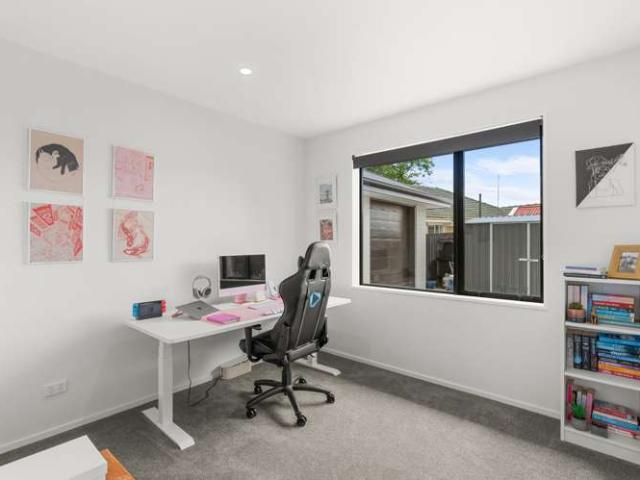 House for sale in Chaslands, Canterbury