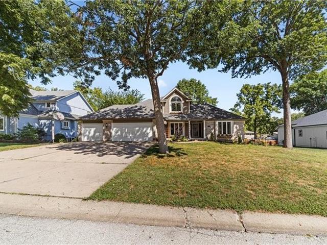 House for sale in Gladstone, Clay County
