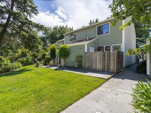 Condo for sale in Cloverdale, California