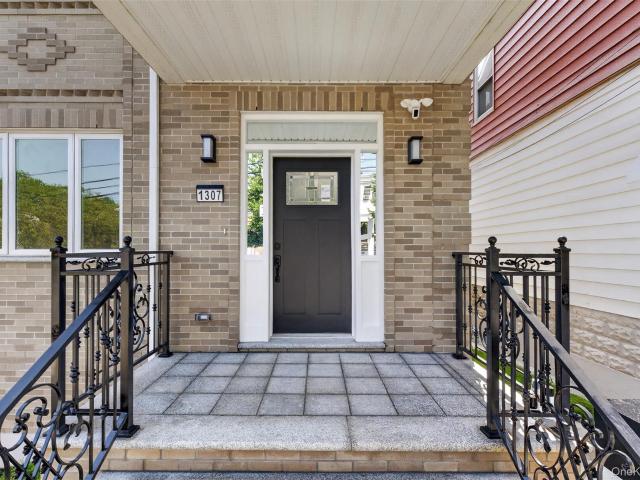 House for sale in Queens, Arverne
