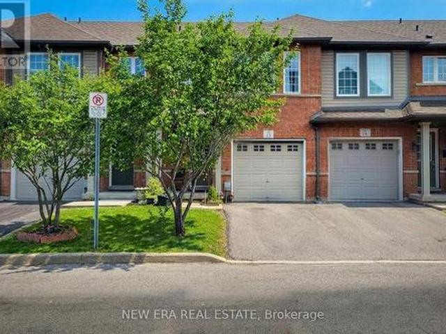 Townhouse for sale in Ancaster, Ontario