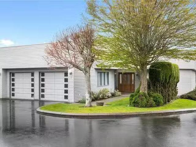 House for sale in Nanoose Bay