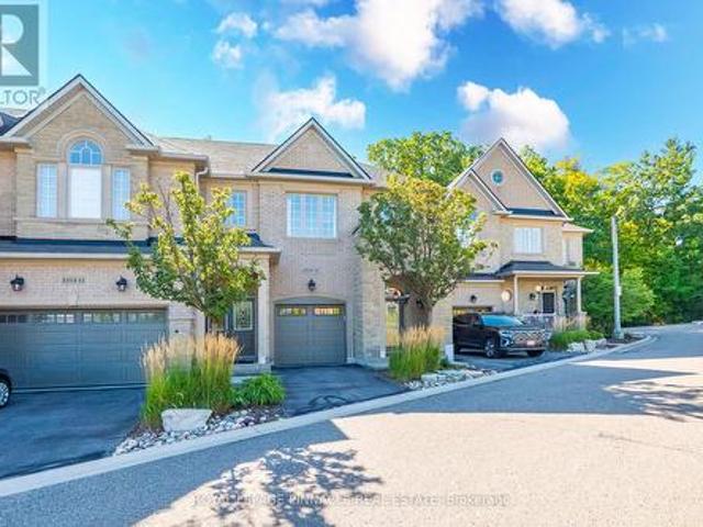 Townhouse for sale in Oakville, Ontario