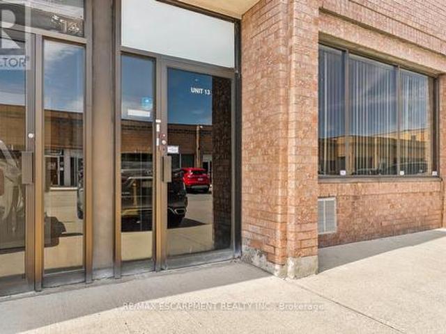 Commercial for rent in Oakville, Ontario