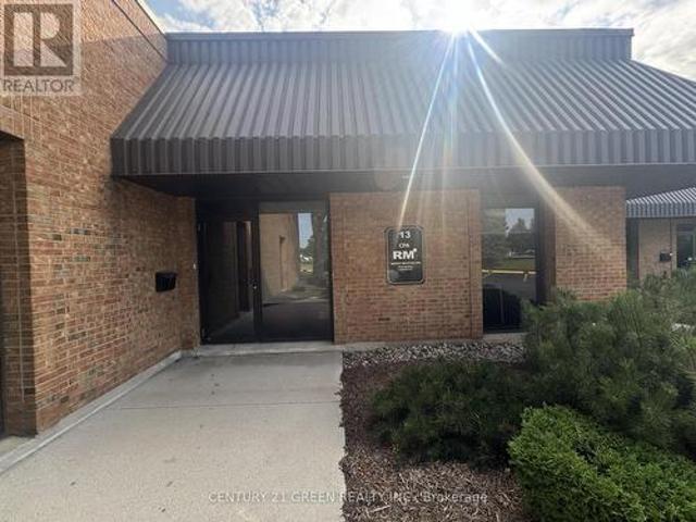 Commercial for rent in Oakville, Ontario