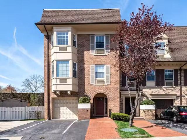 Condo for sale in Bayside