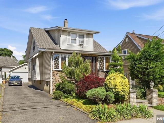 House for sale in Fair Lawn, New Jersey