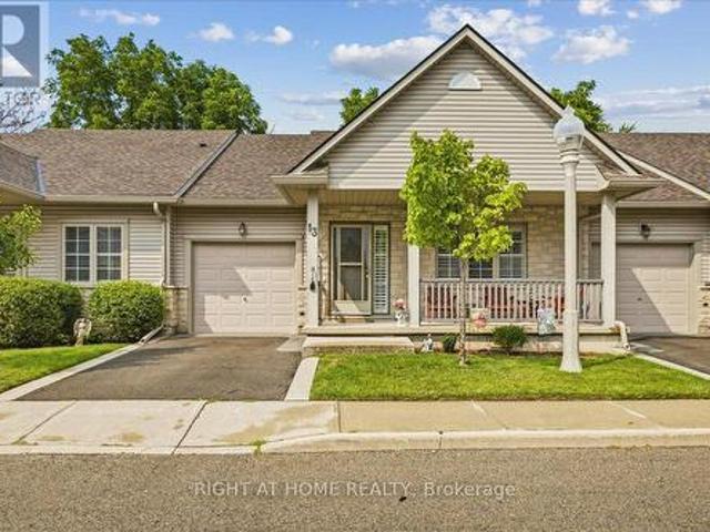 Townhouse for sale in Ancaster, Ontario