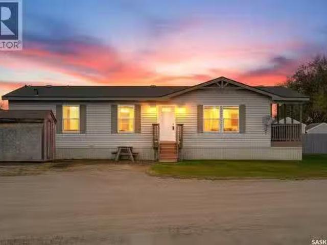 House for sale in Vanscoy
