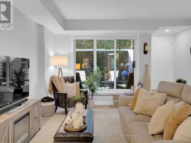 Townhouse for sale in Woburn, Ontario