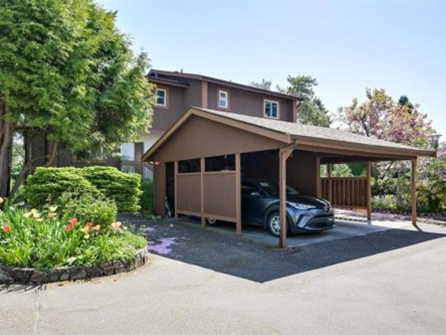 House for sale in Esquimalt, Capital Regional District