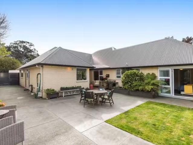 House for sale in Chaslands, Canterbury