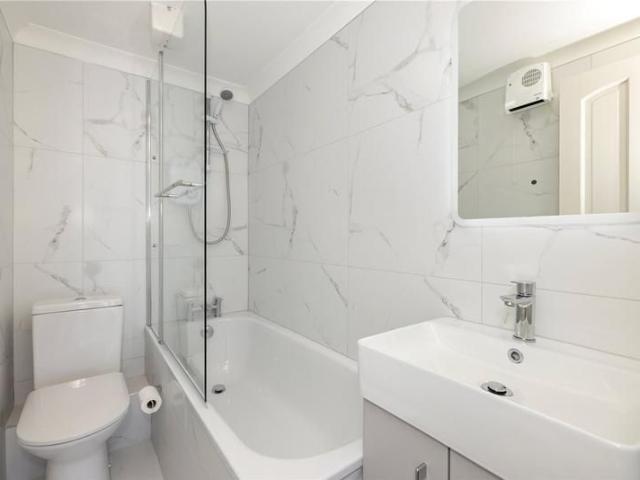 Apartment to rent in Bluebell, North Tipperary
