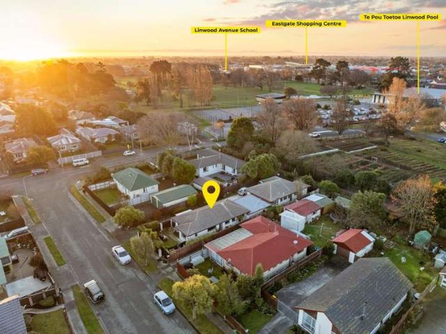House for sale in Chaslands, Canterbury