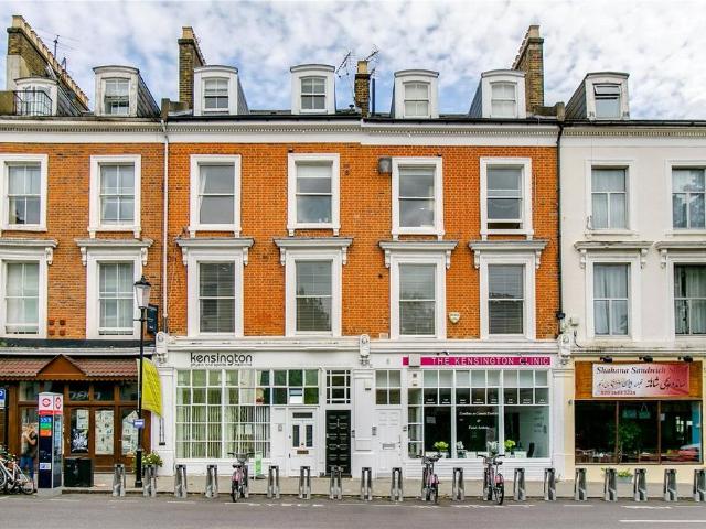 Flat for sale in Kensington, Greater London