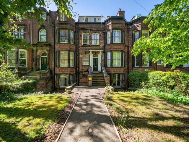 House for sale in Hyde Park, Leeds