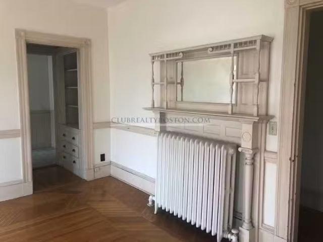 Condo for rent in Brighton