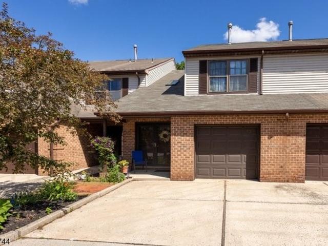 Townhouse for sale in Lebanon, New Jersey