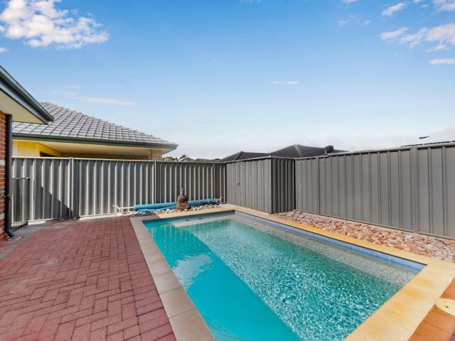 House for sale in Queens Park, Western Australia