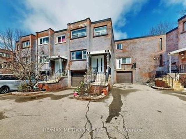 Townhouse for sale in Woburn, Ontario
