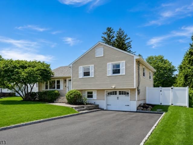 House for sale in East Hanover, New Jersey
