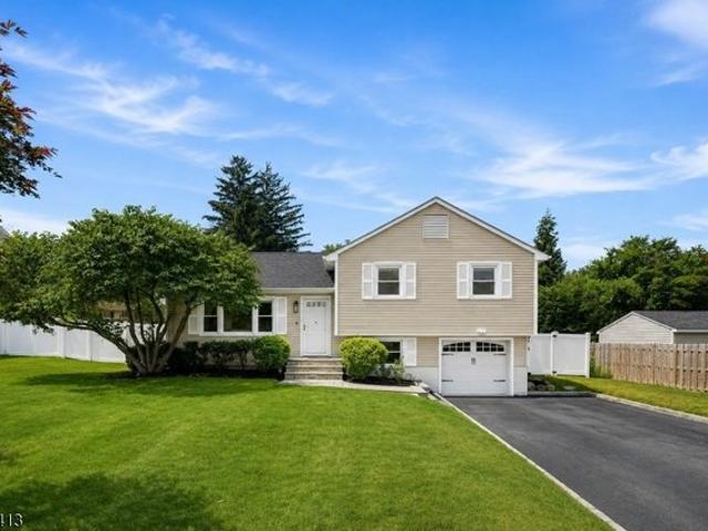 House for sale in East Hanover, New Jersey