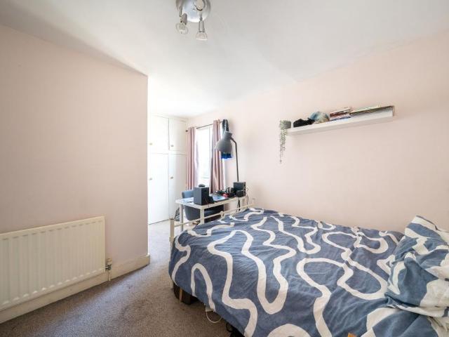 Apartment for rent in Oval, Greater London