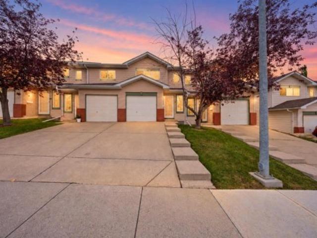 Townhouse for sale in Country Hills, Calgary