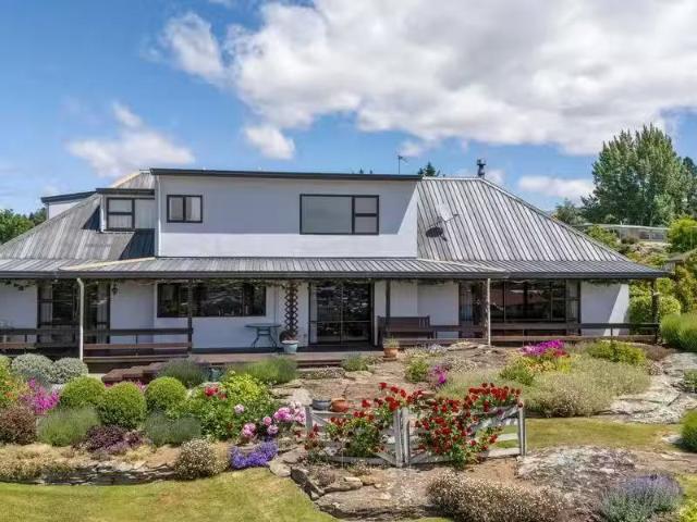 House for sale in Otakou