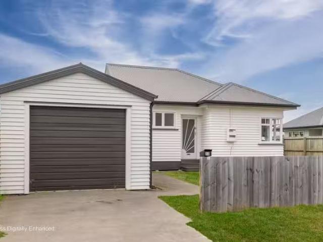 House for sale in Chaslands, Canterbury