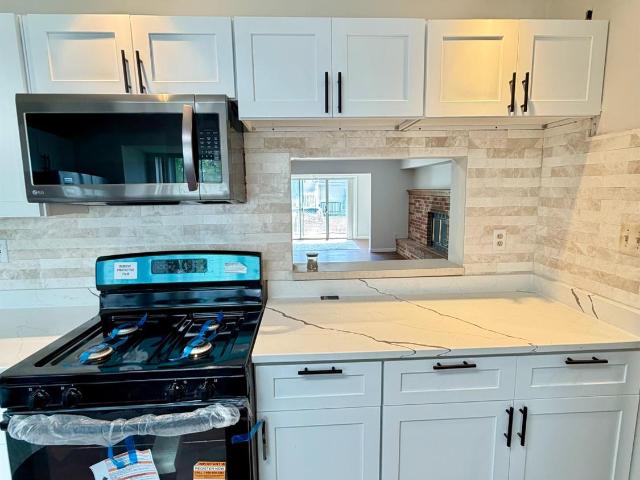Townhouse for sale in North Brunswick, New Jersey