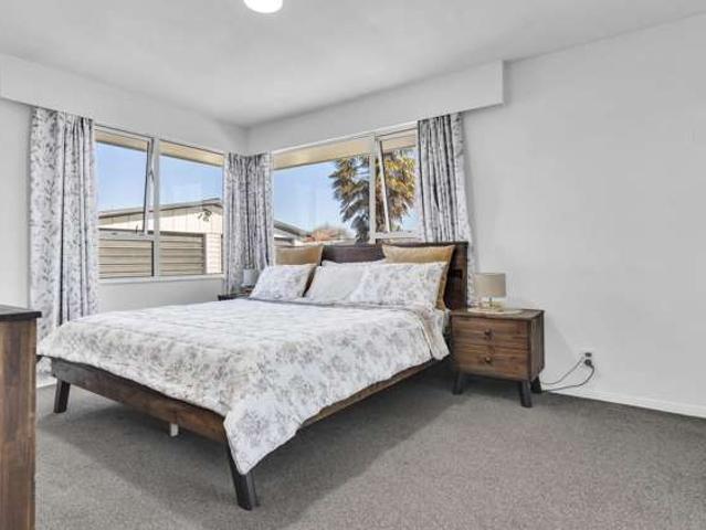 House for sale in Chaslands, Canterbury