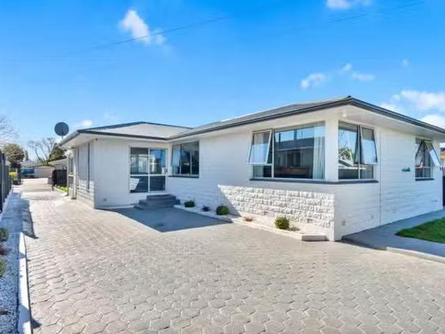 House for sale in Chaslands, Canterbury