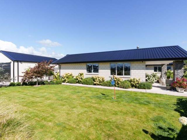 House for sale in Otakou